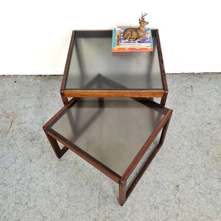 Vintage bijzettafeltjes