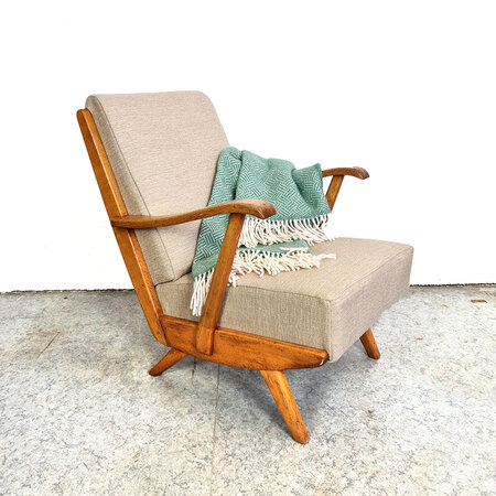 Vintage beige fauteuil, opnieuw gestoffeerd