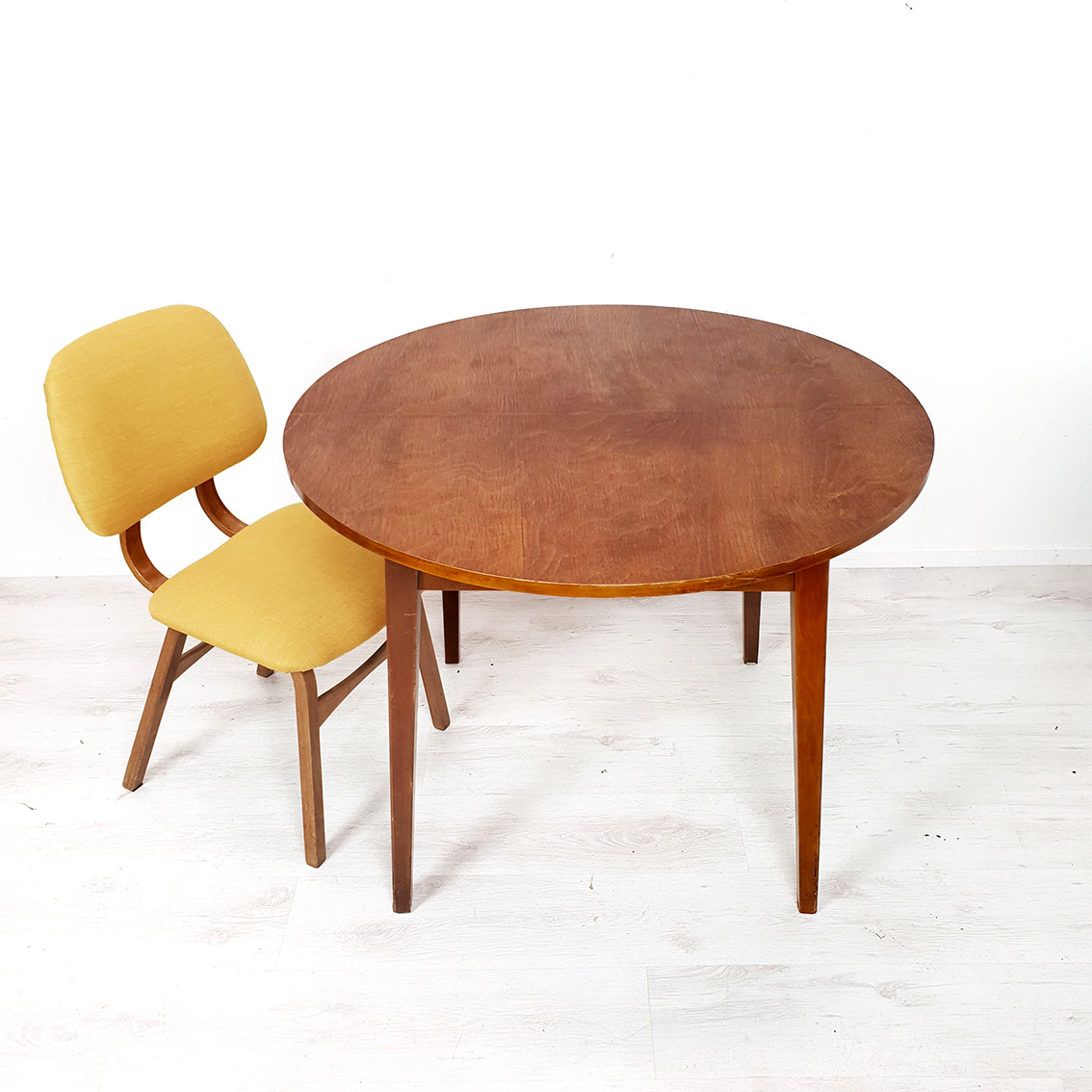 Vintage ronde eettafel, uitschuifbaar 2018-12 - Webshop en winkel voor toffe betaalbare vintage meubels en