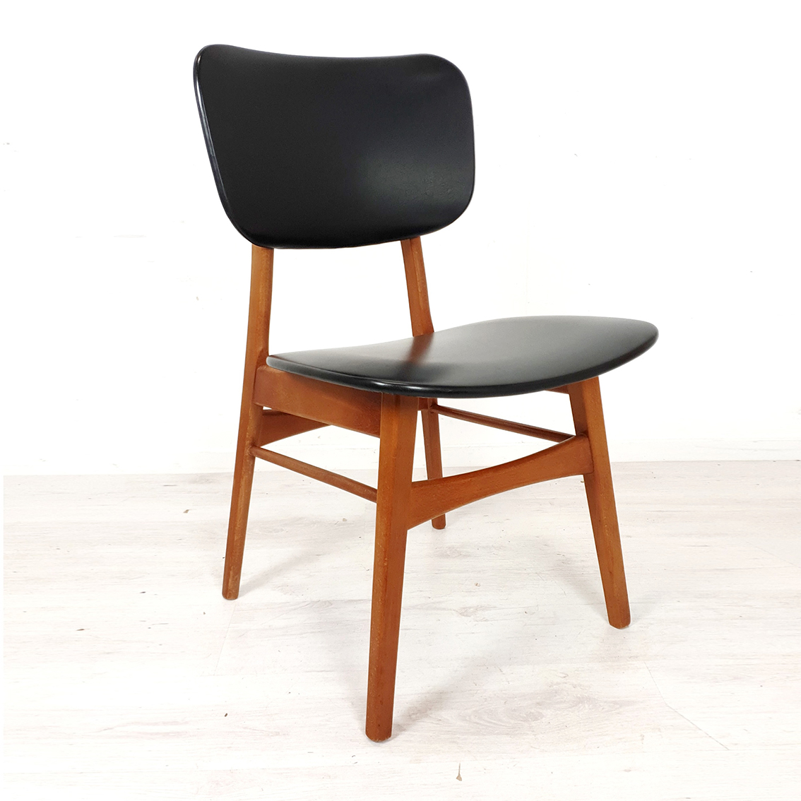 Vintage stoel, zwart 2019-08 - Webshop en winkel voor toffe en betaalbare meubels en woonaccessoires