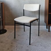 Opnieuw gestoffeerde eetkamerstoel, Gijs van der Sluis, wit rib