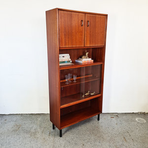 Er is behoefte aan Nuttig uitvoeren Vintage hoge kast - Webshop en winkel voor toffe en betaalbare vintage  meubels en woonaccessoires