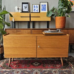 Vintage dressoir met openslaande deuren