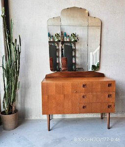 Vintage kaptafel met grote drieluik spiegel