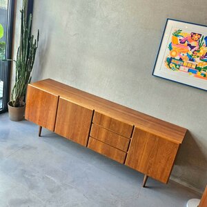 Prachtig vintage dressoir, zware en degelijke kwaliteit!