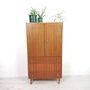 Vintage hoge kast met lades en deuren