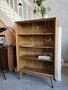 Vintage kast met glazenschuifdeuren