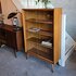 Vintage kast met glazenschuifdeuren